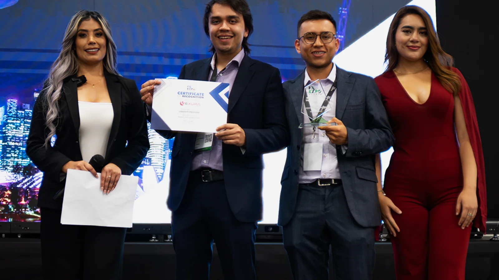 Equipo de Exura Prime recibiendo el premio Best Multi-Asset Liquidity Provider en FX Expo Global Quito 2026